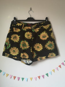 Froggy Sunflower Shorts size MEDIUM